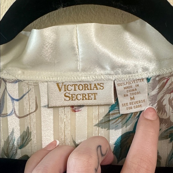 Victoria's Secret Ivory Floral Blouse - Picture 2 of 5